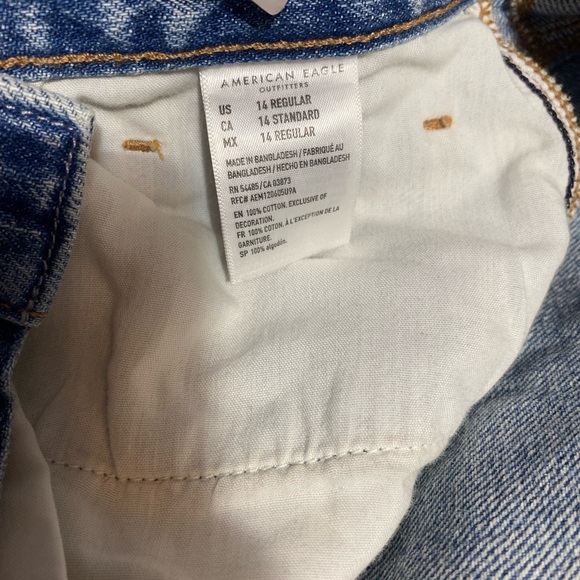 American Eagle Outfitters Blue Mom Jeans Light Wash - Picture 15 of 16